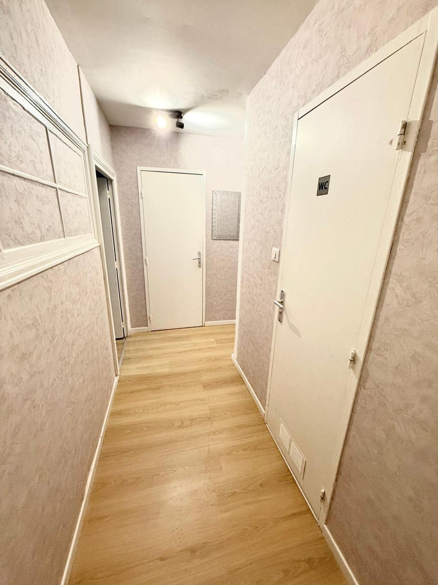 Le Retro Apartment Saint-Laurent-sur-Saone Exterior photo